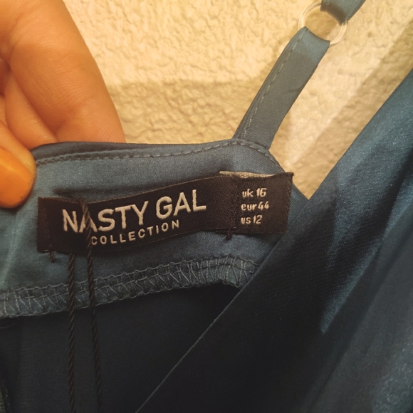 NWT Nasty Gal asymmetrical frill hem dress - Picture 3 of 5